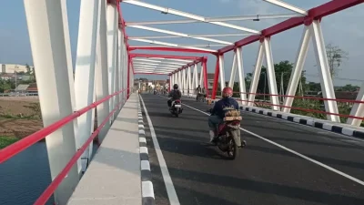 Jembatan Semampir Ditutup Karena Renovasi, Jembatan Jongbiru Kini Padat Terutama Pagi dan Sore