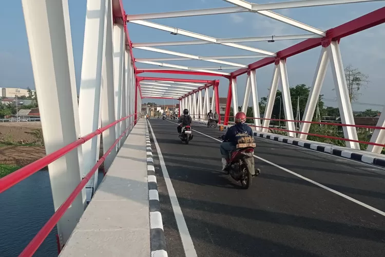 Jembatan Semampir Direnov, Dishub Kabupaten Kediri Alihkan Arus Lalin ke Jembatan Jong Biru