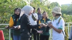 World Cleanup Day 2025, Mbak Wali Tuang Eco Enzym di Brantas dan Ajak Warga Kediri Jaga Lingkungan