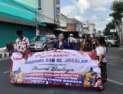 Warga Jagalan, Kota Kediri, Meriahkan HUT ke-80 RI dengan Pawai Budaya Lintas Etnis