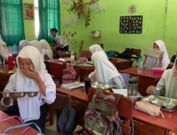 MBG Hari Pertama di Jombang, Lauk Basi, Nasi Belum Matang, Beberapa Siswa Komentar Begini