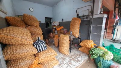 Penjualan Kentang di Pasar Grosir Ngronggo Anjlok, Pedagang Rugi hingga 50 Persen