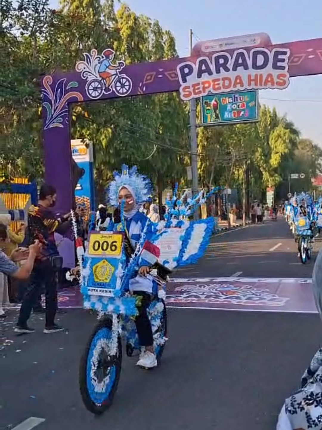 Peserta Disabilitas Bikin Haru di Parade Sepeda Hias dan Fun Bike Merdeka