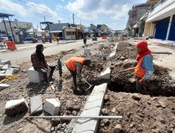 Revitalisasi Jalan dan Trotoar Kawasan Stasiun Kediri Tembus 35 Persen
