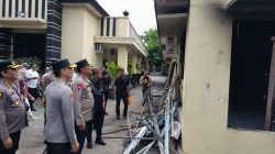 Kapolda Jatim Tinjau Fasilitas Rusak Pasca Kericuhan di Kediri, Anggota Diminta Tetap Beri Layanan Maksimal