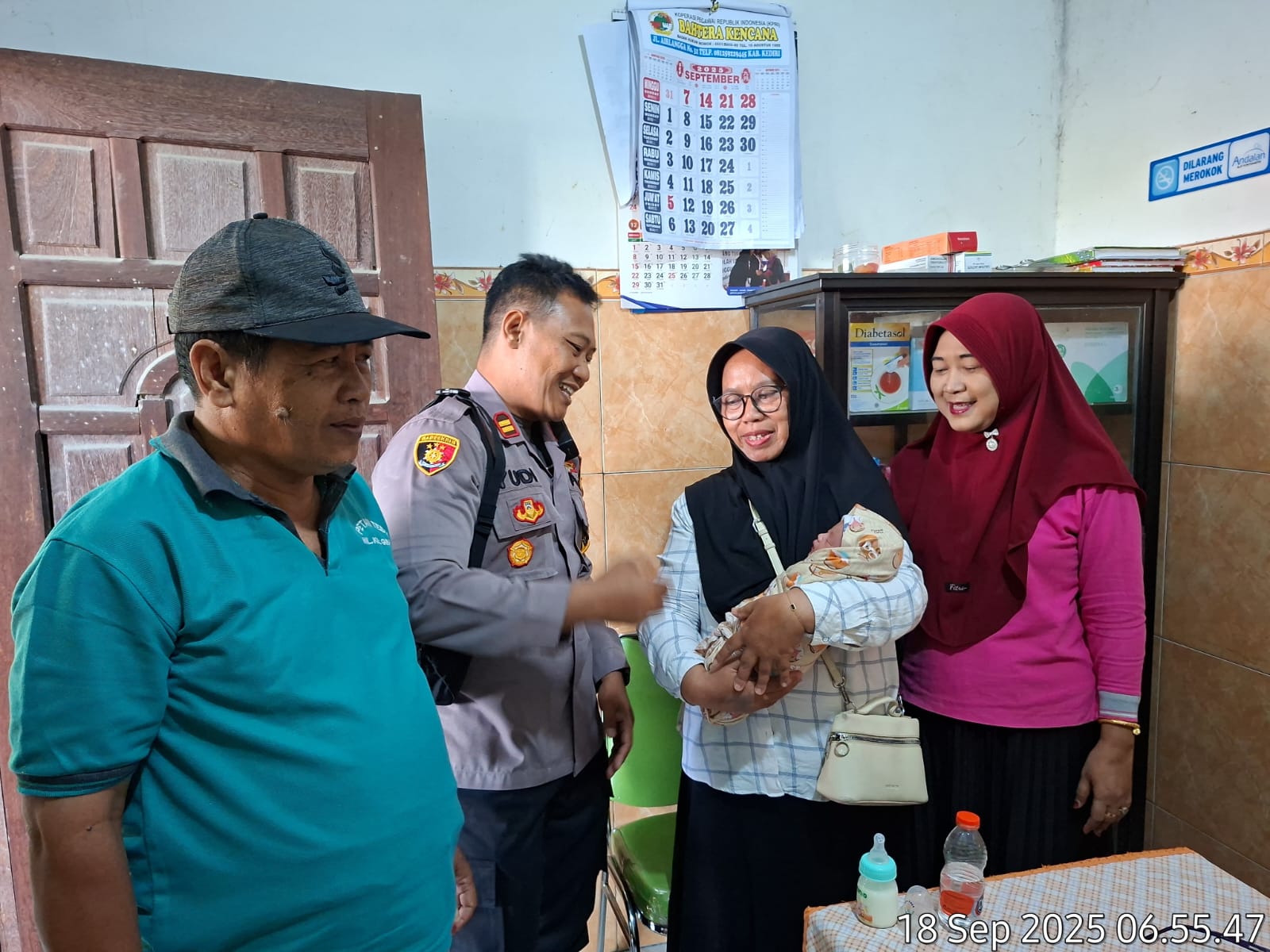 Warga Gurah Dikejutkan Penemuan Bayi di Teras Rumah, Polisi Selidiki Pelaku Pembuangan