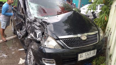 Tabrakan Beruntun Libatkan Truk dan Tiga Mobil di Diwek, Jombang, Dua Orang Luka