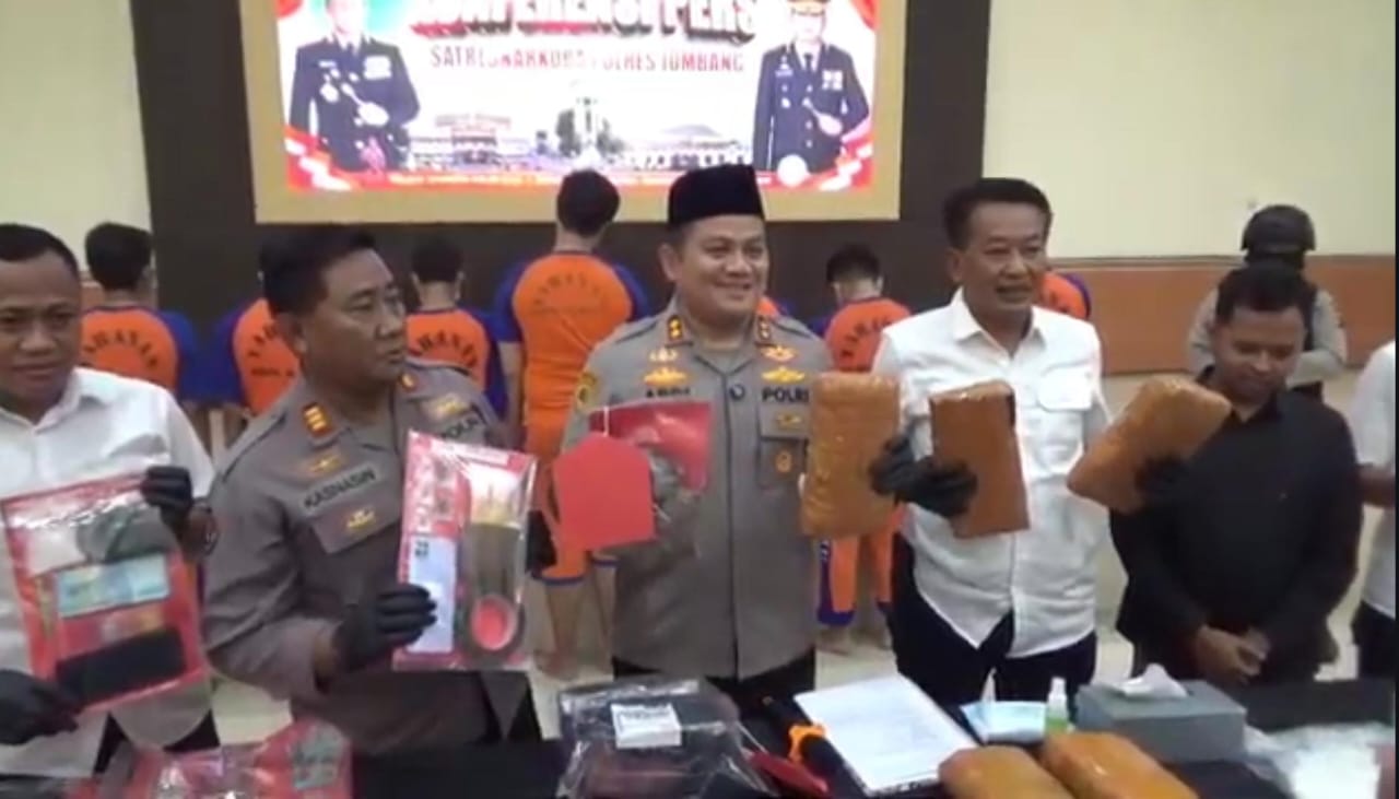 Polres Jombang Gagalkan Peredaran 5,37 Kilogram Ganja, Dua Tersangka Ditangkap, Salah Satunya Menantu Anggota Dewan