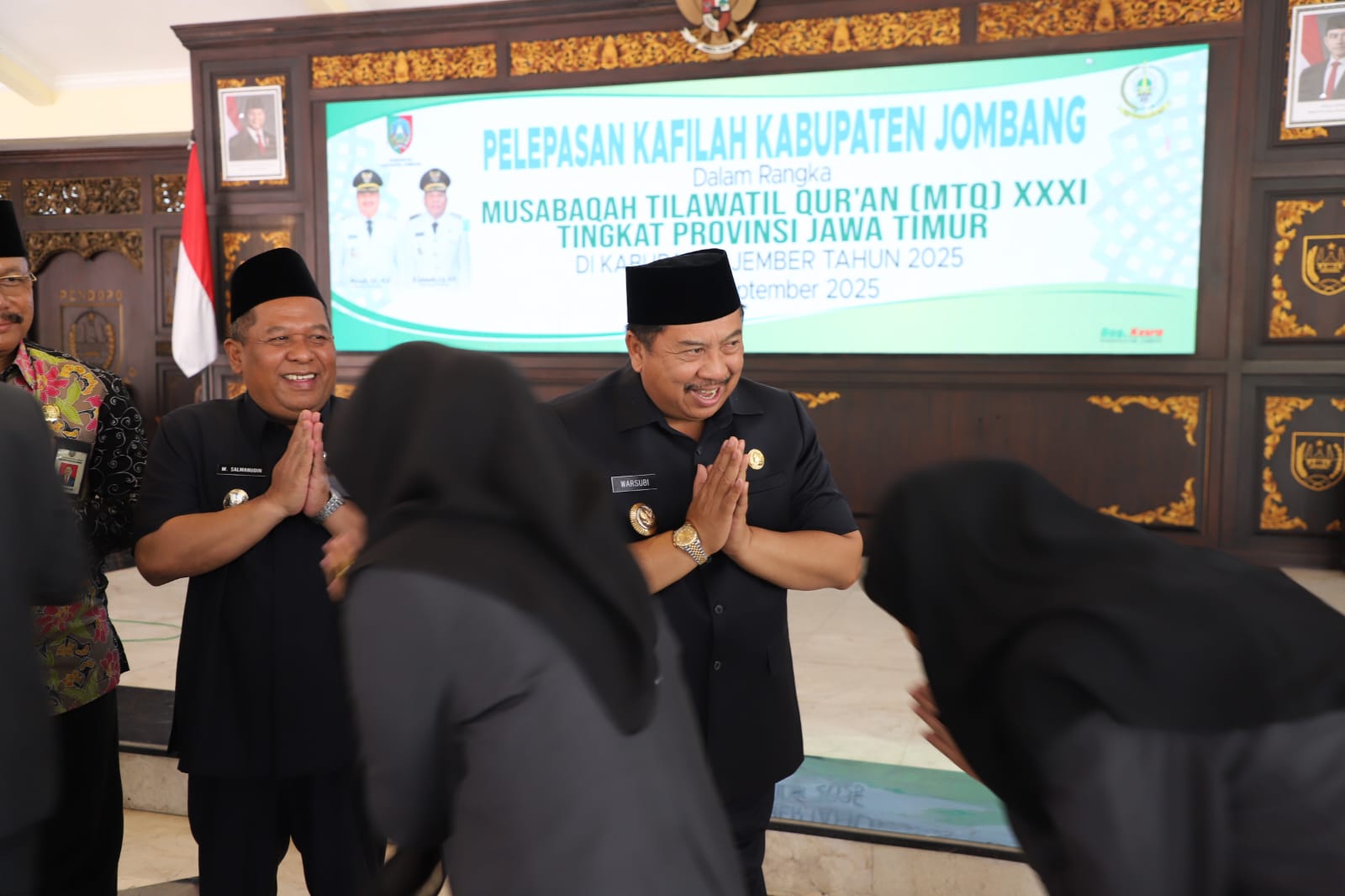 Kafilah MTQ Jombang Diberangkatkan, Bupati Warsubi Harap Pulang Bawa Juara Umum
