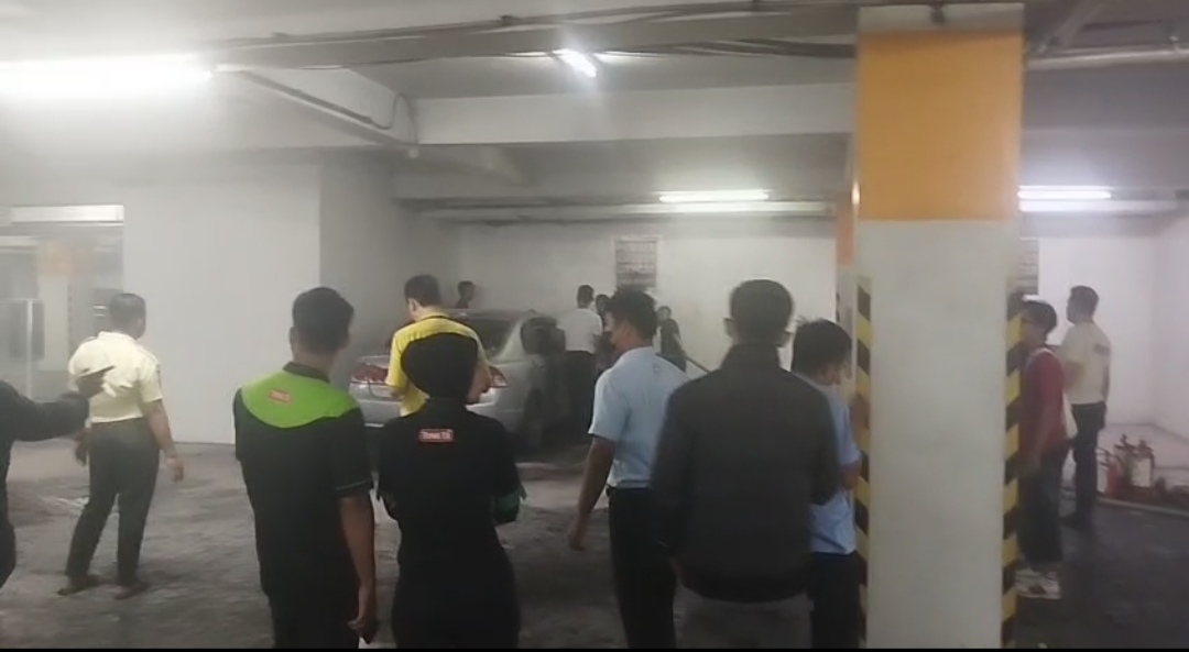 Mobil di Parkiran Kediri Mall Terbakar, Asal Api Masih Diselidiki