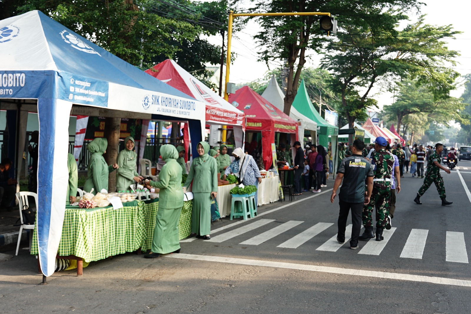 Sambut HUT ke-80 TNI, Kodim Jombang Gelar Pasar Murah hingga Layanan Kesehatan Gratis