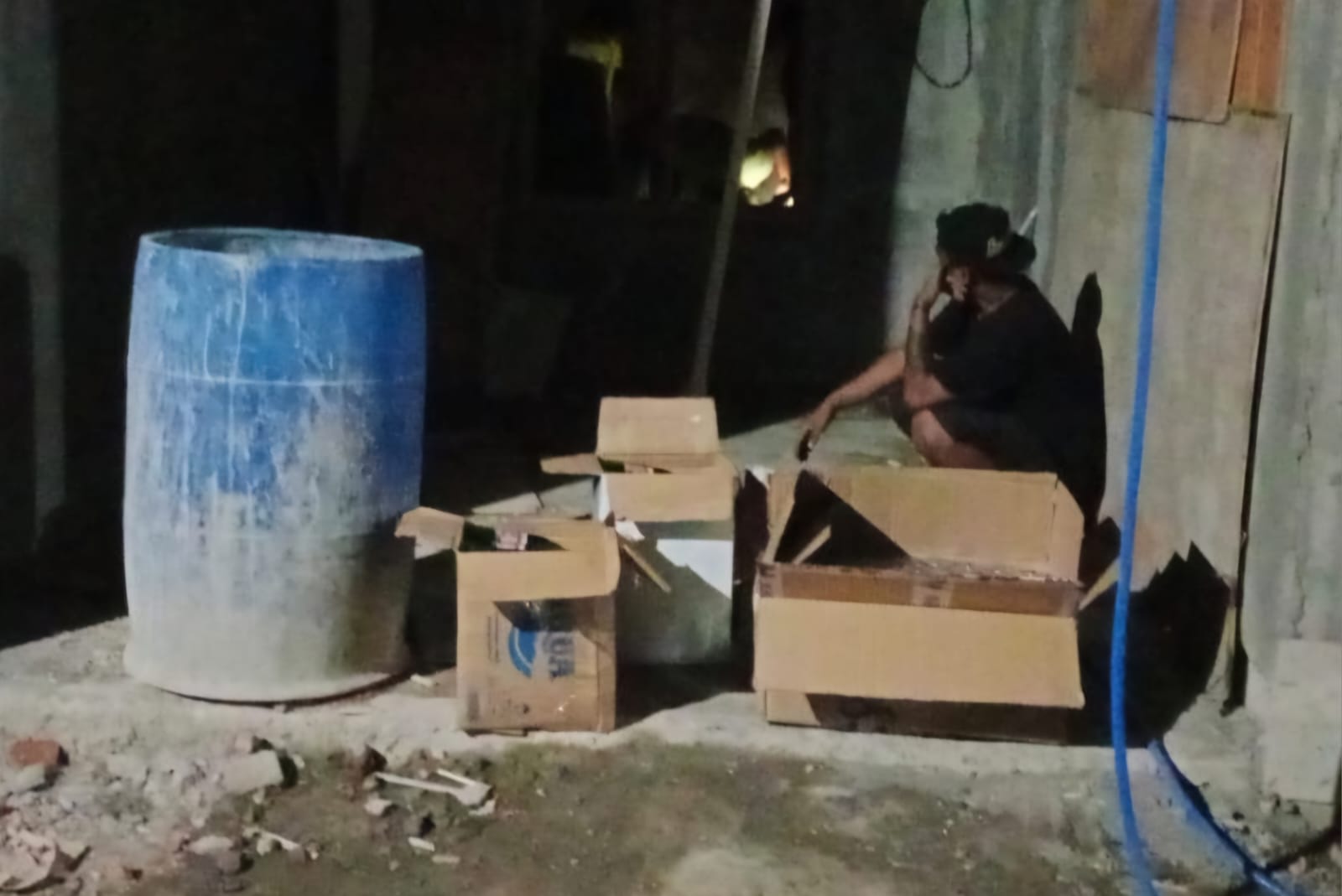 Polres Jombang Grebek Dua Lokasi, Ratusan Botol Miras Ilegal Disita