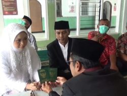 Pernikahan Napi di Lapas Jombang Penuh Suasana Haru