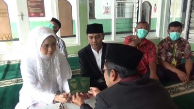 Pernikahan Napi di Lapas Jombang Penuh Suasana Haru