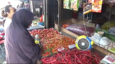 Harga Cabai dan Bawang di Jombang Naik Tajam, Ibu Rumah Tangga Keluhkan Beban Dapur