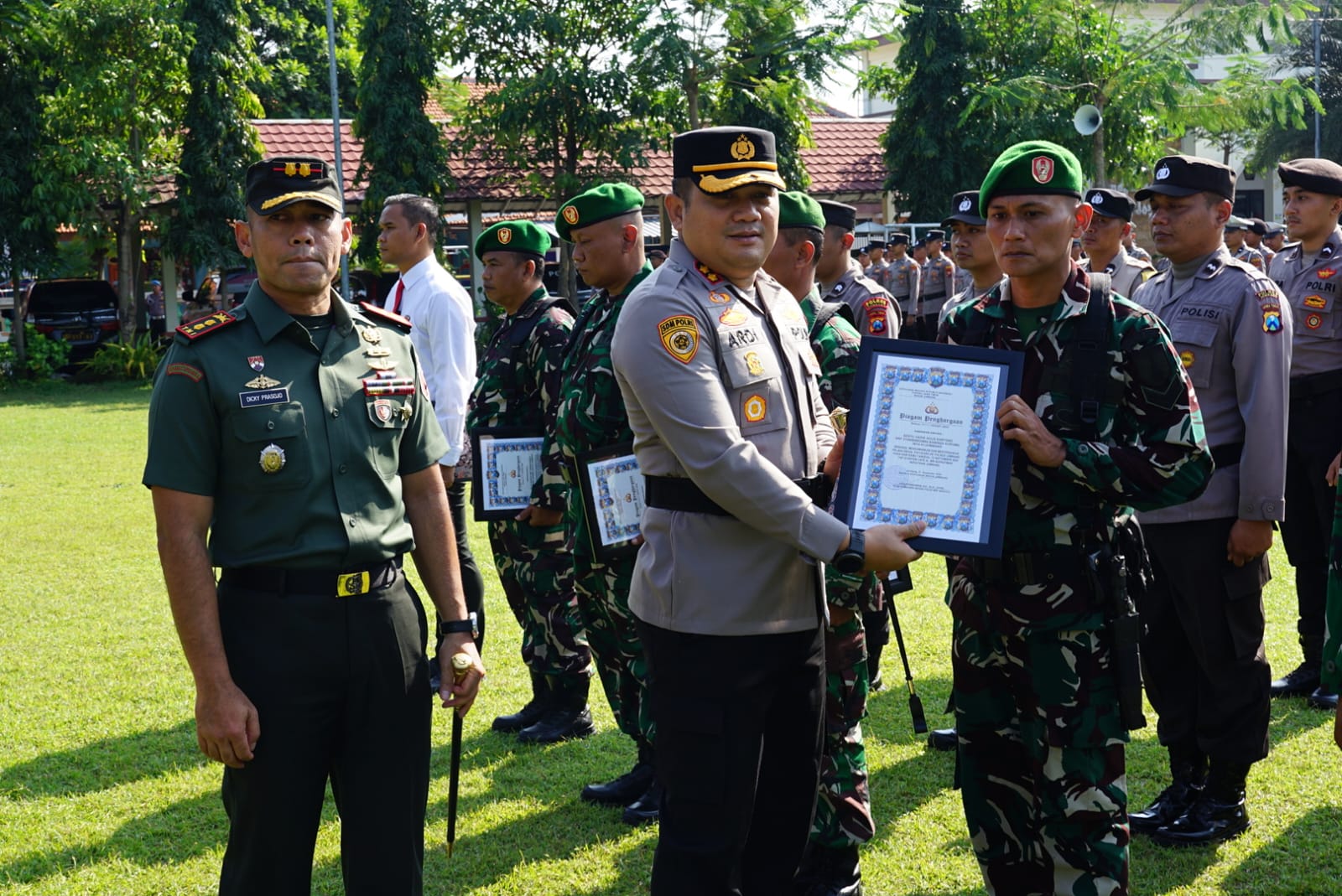 Kodim 0814 dan Masyarakat Jombang Terima Penghargaan Atas Peran Jaga Kamtibmas