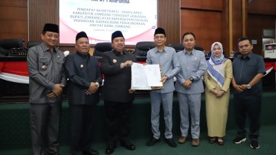 DPRD Jombang Tetapkan Raperda BPR Bank Jombang Menjadi Perda