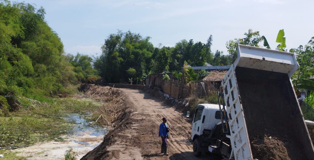 Antisipasi Banjir, PUPR Kediri Normalisasi Kali Batan di Papar