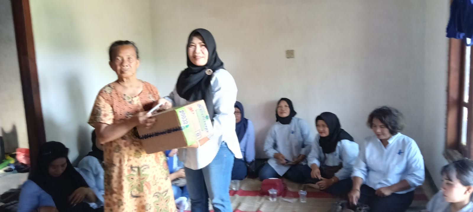 Rumah Janda di Mojoduwur Hangus Terbakar, Srikandi GM Salurkan Bantuan