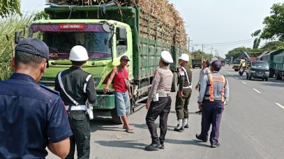 Razia Gabungan di Kediri, Tiga Truk Overload Kena Tilang