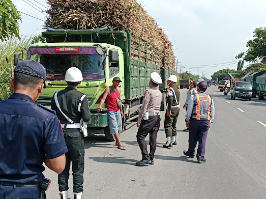 Razia Gabungan di Kediri, Tiga Truk Overload Kena Tilang