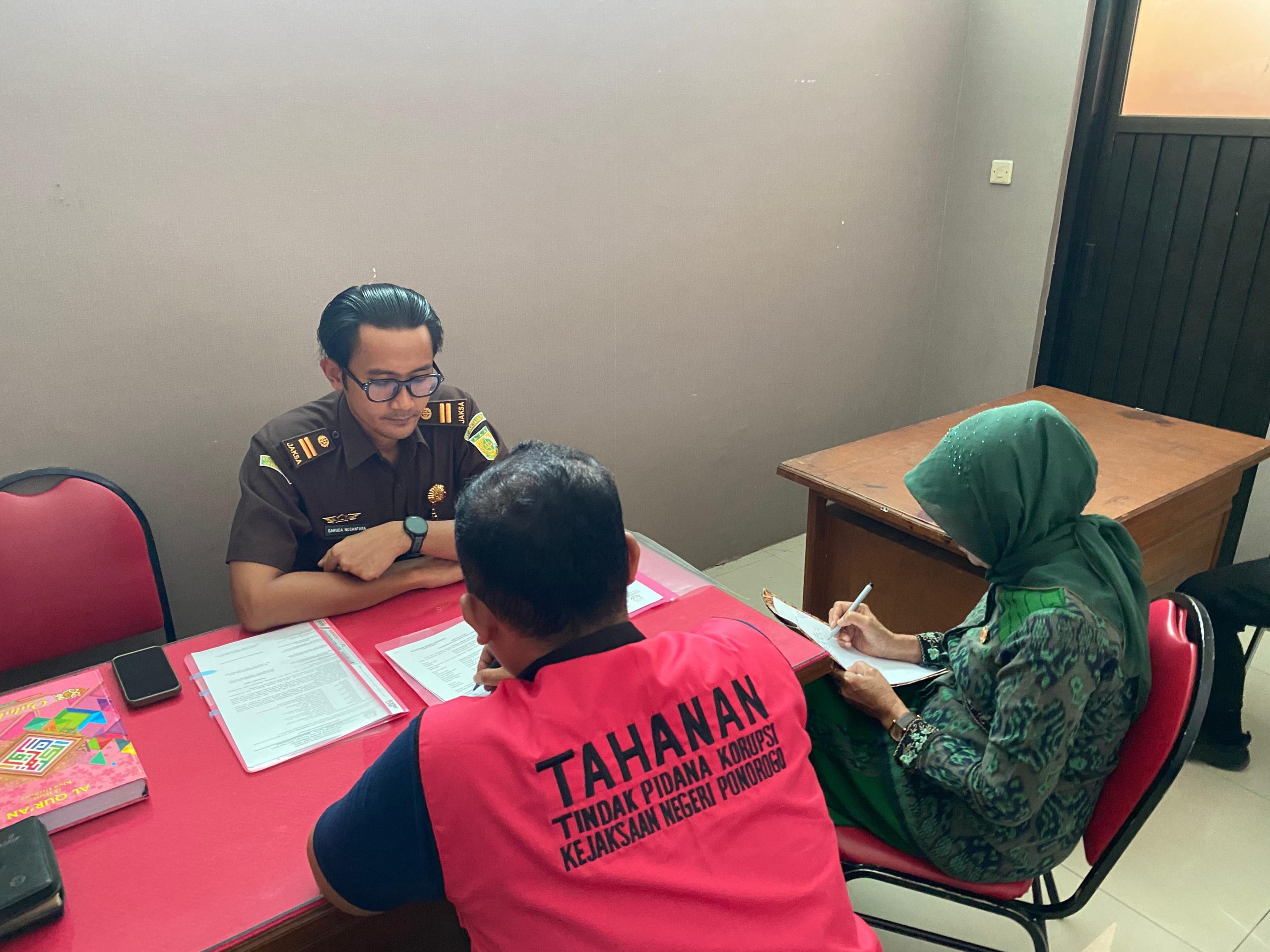 Kasus Kredit Fiktif, Kejari Ponorogo Limpahkan Tersangka NAF ke JPU