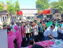 Polres Ponorogo Salurkan 500 Paket Sembako untuk Ojol dan Tukang Becak