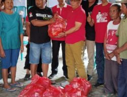 DPC PDI Perjuangan Kabupaten Kediri Salurkan Bantuan ke Warga Besowo Kepung Terdampak Puting Beliung