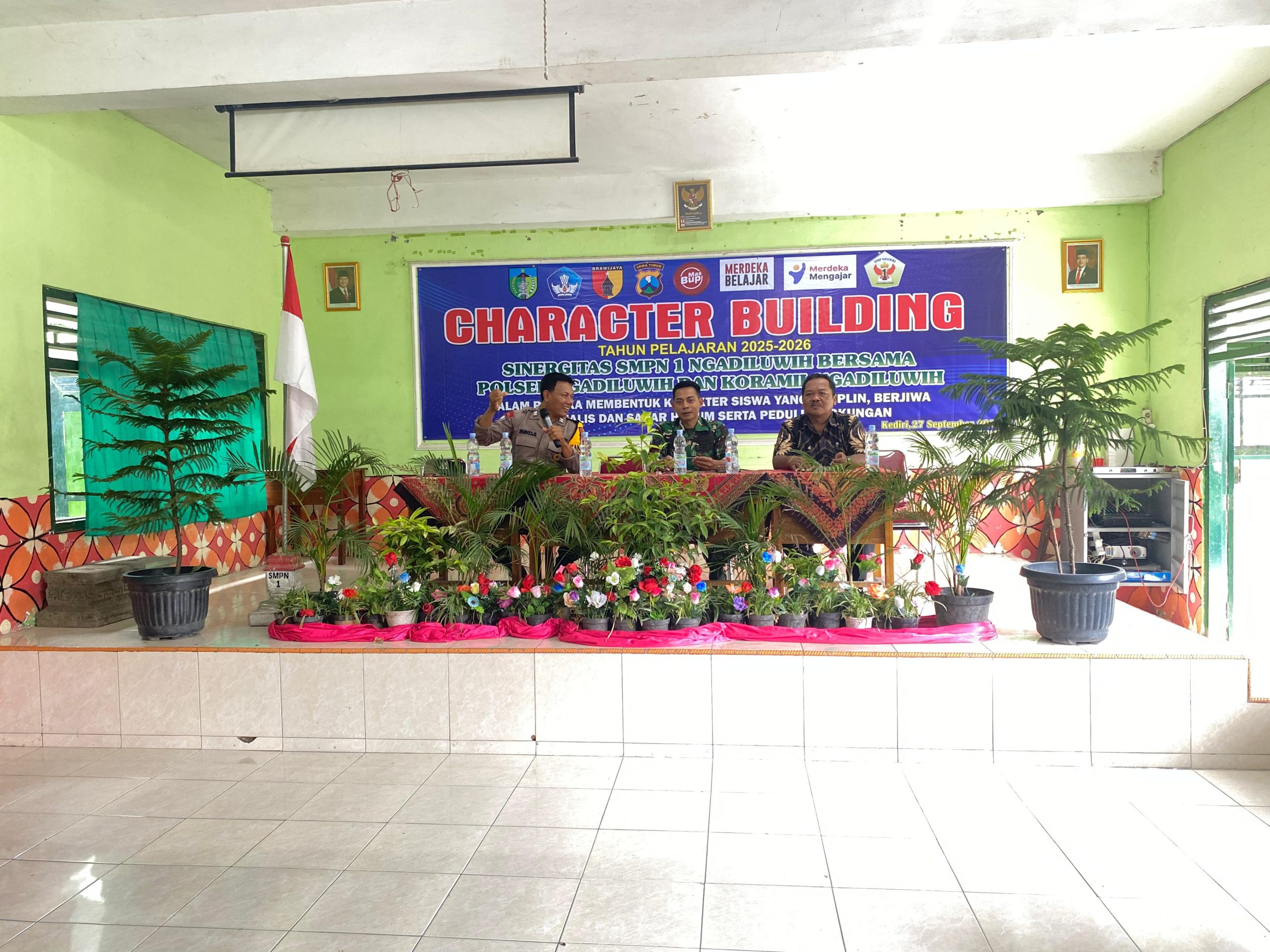 Polsek Ngadiluwih Ajak Pelajar SMP Jaga Solidaritas dan Waspadai Provokasi