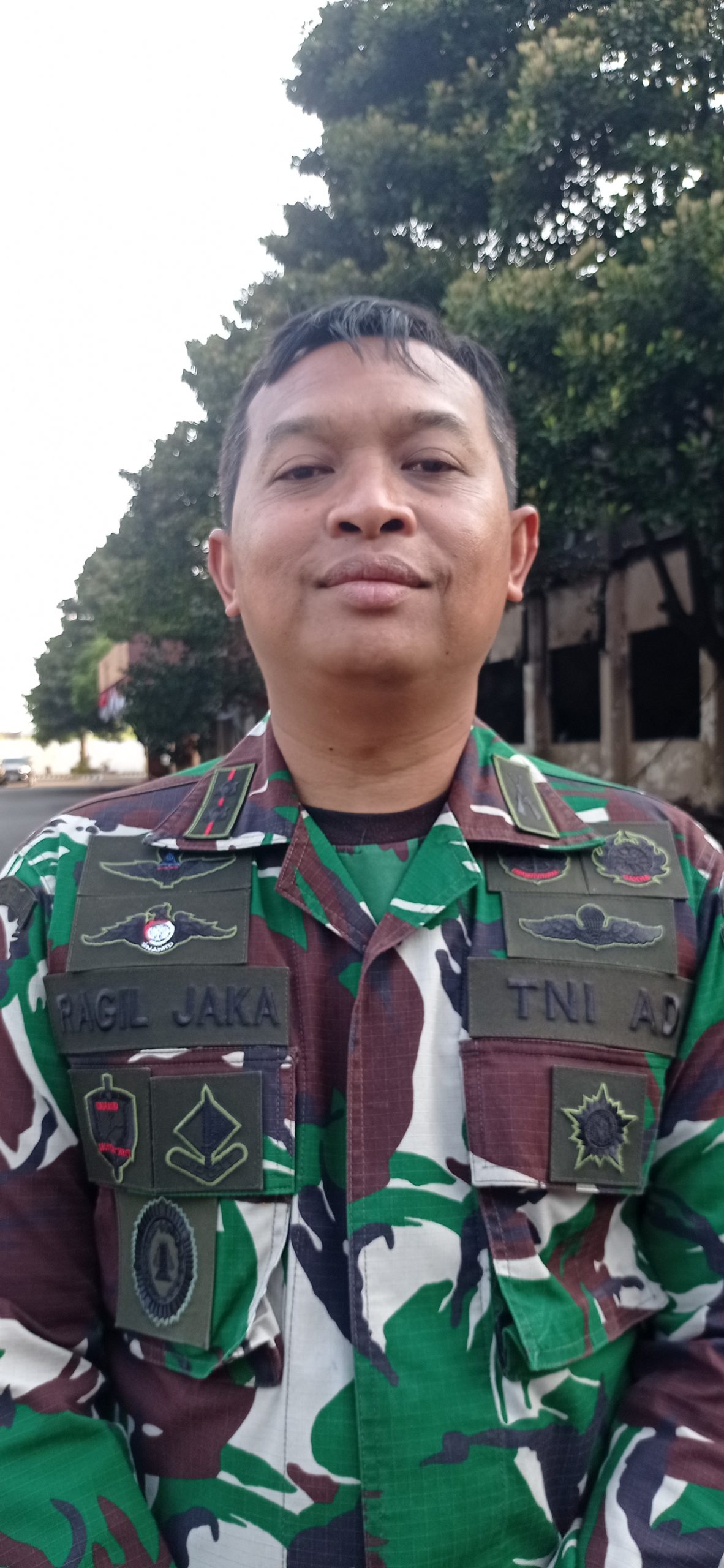Siagakan Anggota, TNI Kawal Pemkab Kediri Hingga Kondisi Kondusif