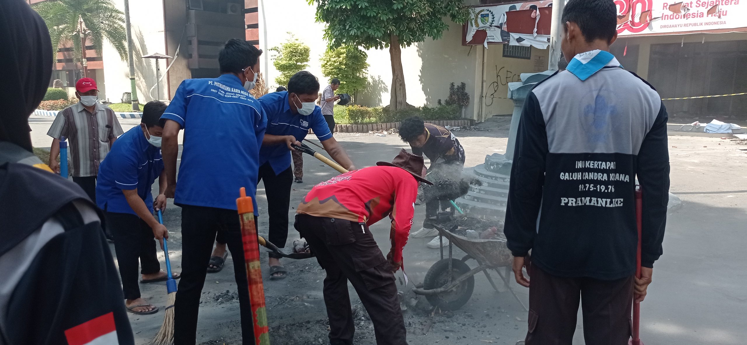 Puing Kebakaran di Pemkab dan DPRD Kabupaten Kediri Mulai Dibersihkan