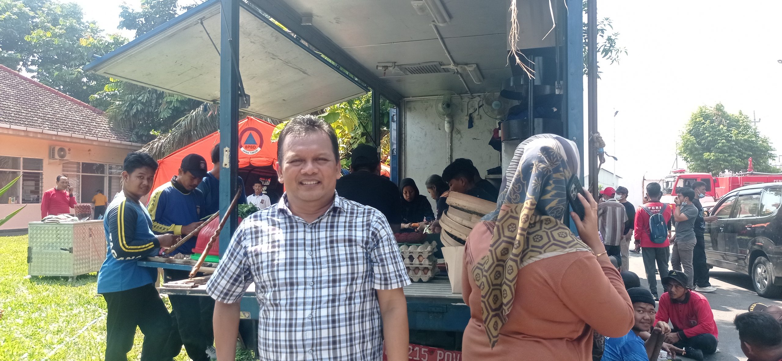 Dinsos dan BPBD Kediri Sediakan Dapur Umum untuk Relawan Kerja Bakti