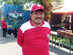 Guru PGRI Kediri Gelar Kerja Bakti Bersihkan Sisa Kebakaran Kantor Pemkab