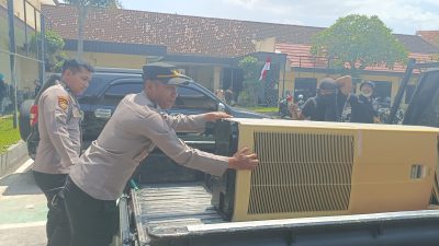 Barang Jarahan Demo Dikembalikan ke Polres Kediri Kota, Ada Pagar Besi hingga Pohon Bonsai
