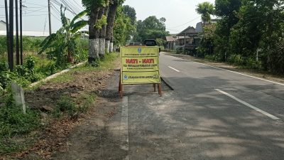 Perbaikan Jalan Kediri–Blitar Minim Penanda, Warga Khawatir Rawan Kecelakaan