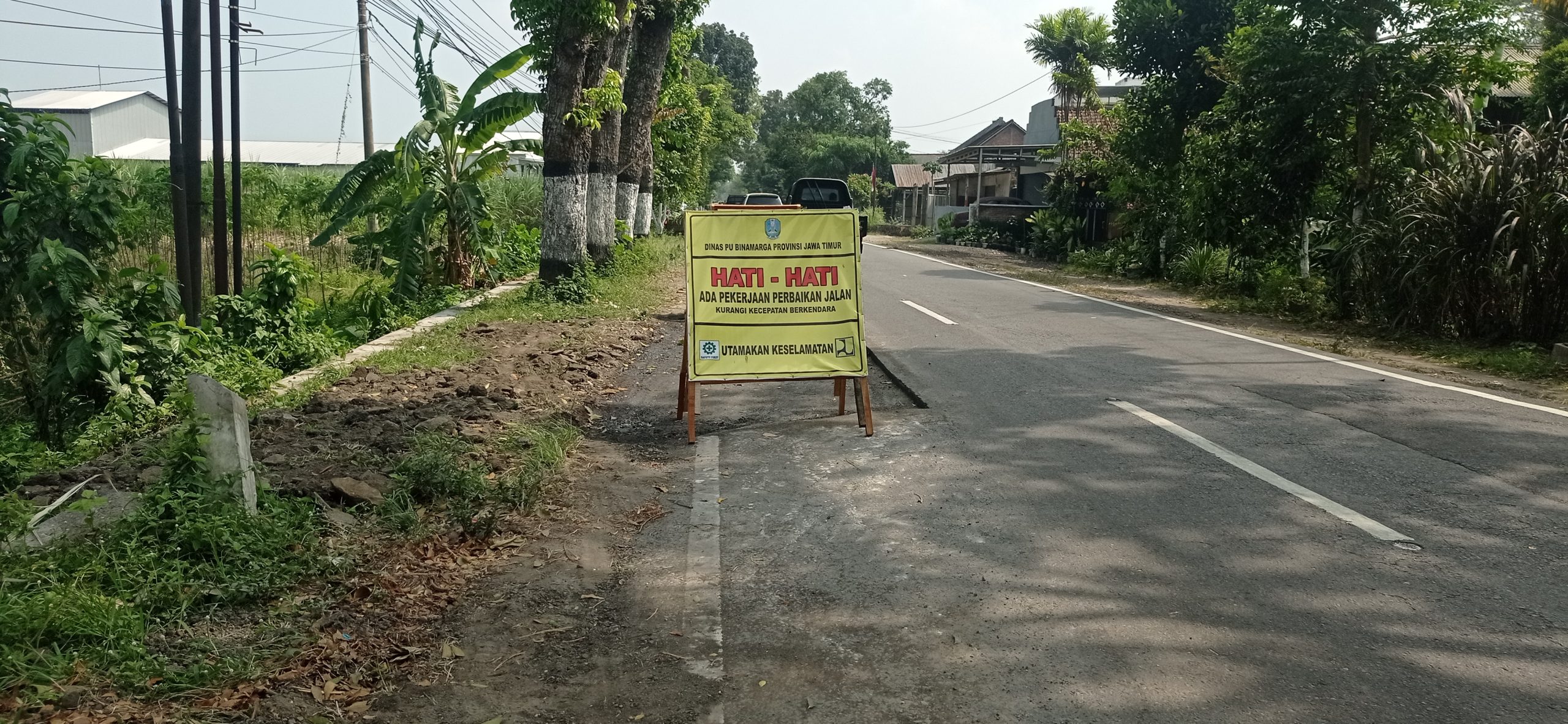 Perbaikan Jalan Kediri–Blitar Minim Penanda, Warga Khawatir Rawan Kecelakaan