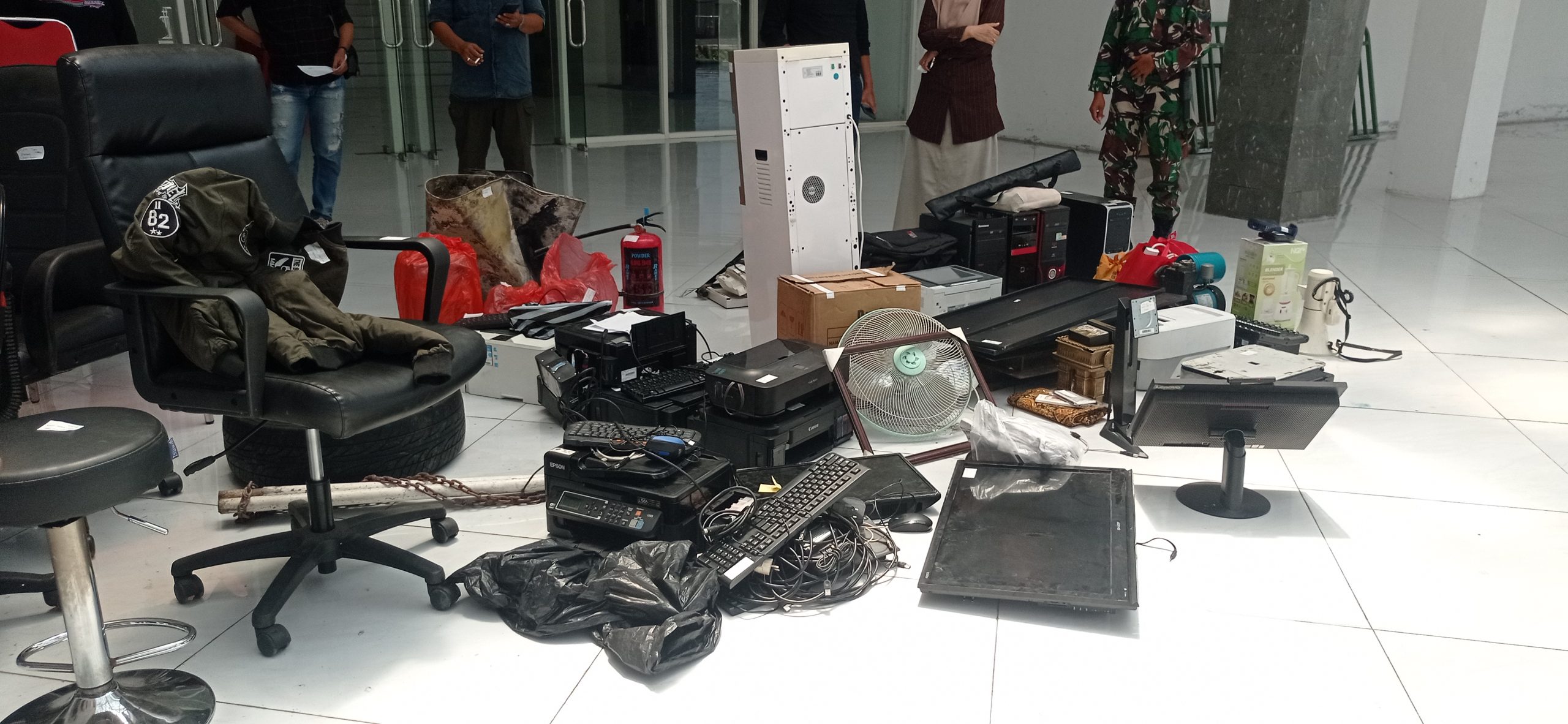 Ribuan Barang Milik Pemkab Kediri Dikembalikan ke Kantor Satpol PP