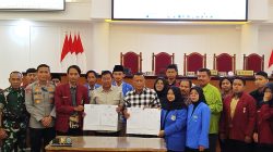 Mahasiswa Ponorogo Pilih Audiensi, Serahkan Tujuh Tuntutan ke DPRD