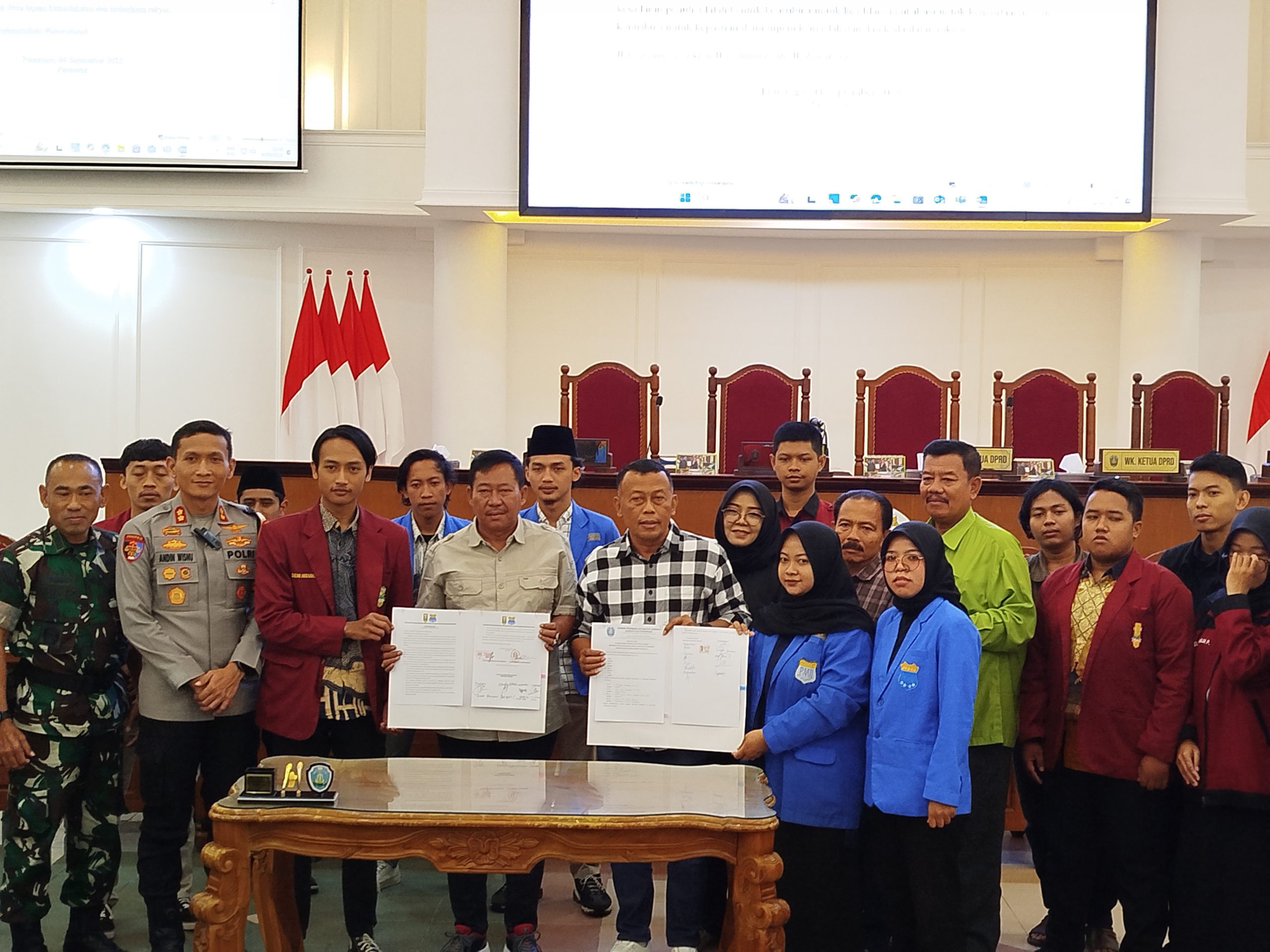 Mahasiswa Ponorogo Pilih Audiensi, Serahkan Tujuh Tuntutan ke DPRD