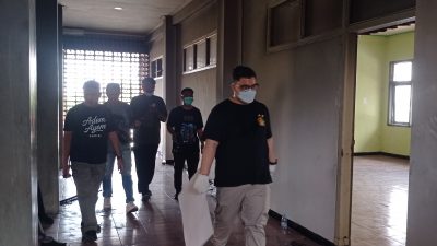 Mas Bup Dhito Tinjau Ruang Kerja, Hanya Kalender yang Tersisa