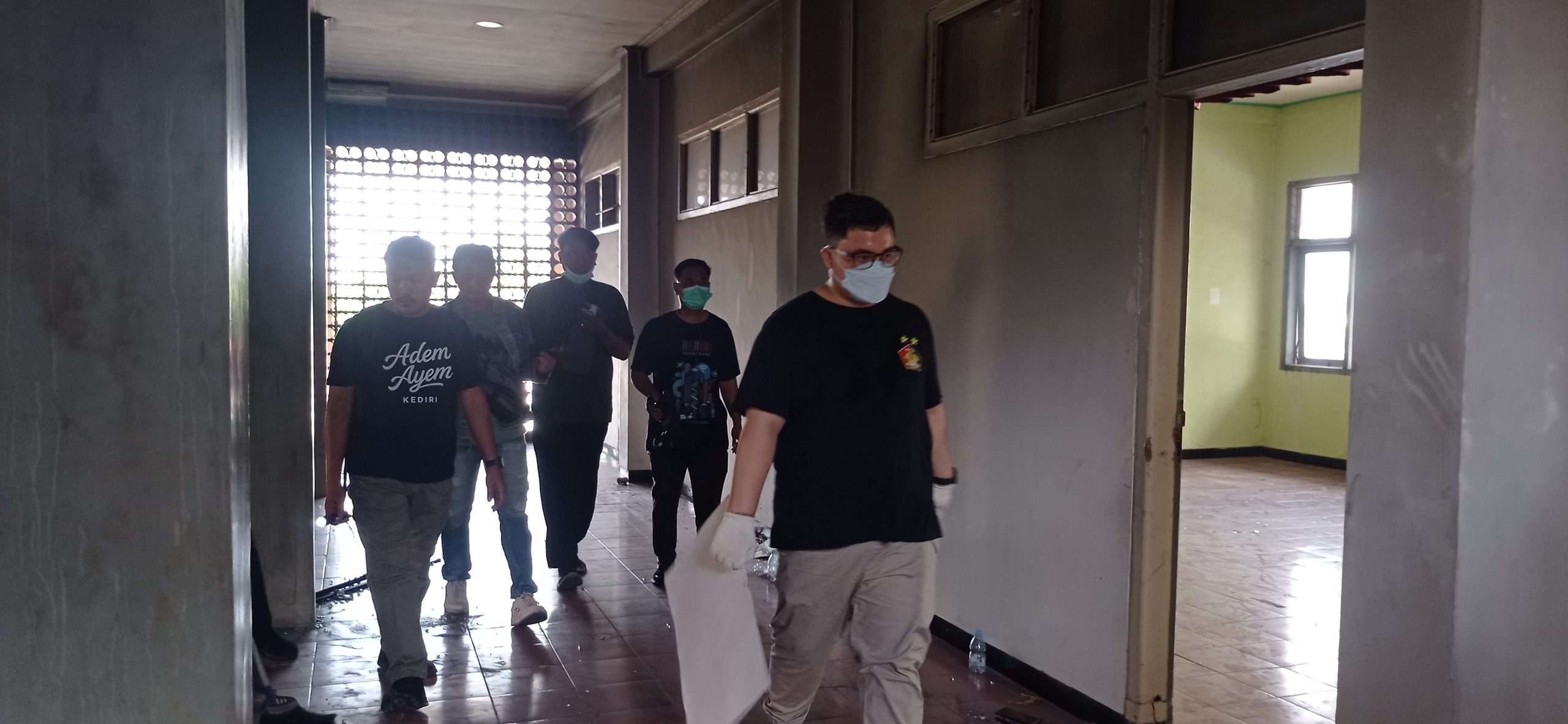 Mas Bup Dhito Tinjau Ruang Kerja, Hanya Kalender yang Tersisa