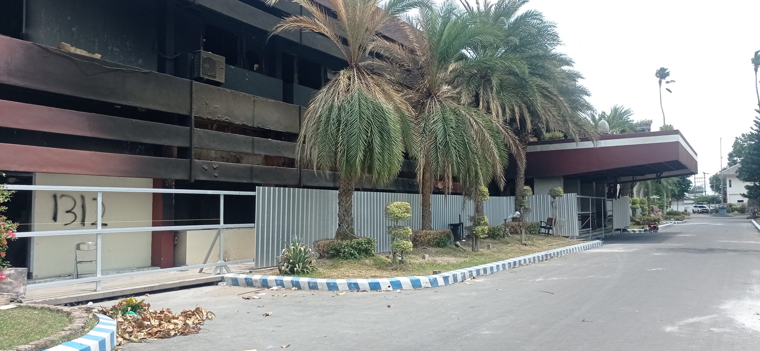 Gedung Pemkab Kediri yang Terbakar Mulai Ditutup Seng