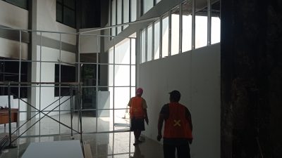Pasca Perusakan, Pemkab Kediri Buat Sekat Ruangan Sementara untuk ASN