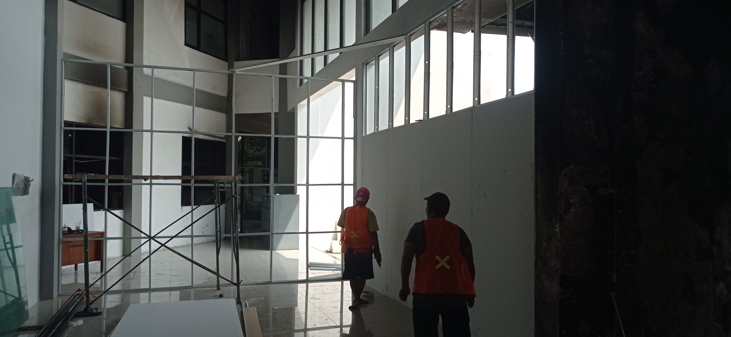 Pasca Perusakan, Pemkab Kediri Buat Sekat Ruangan Sementara untuk ASN