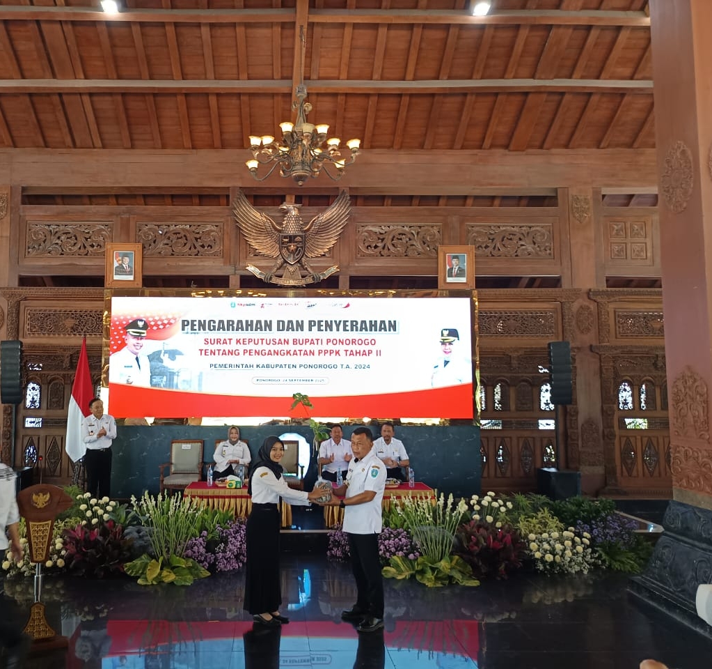 Wajib Bawa Bibit Pohon, Cara Unik Ponorogo Serahkan SK PPPK