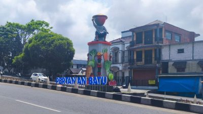 Warga Kota Batu Kritik Patung Petani Berkepala Apel di Taman Pulau: Konsepnya Apa?