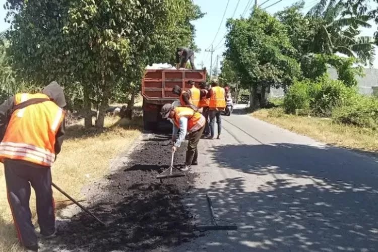 Dinas PUPR Kediri Maksimalkan Perbaikan Jalan Jelang Musim Hujan