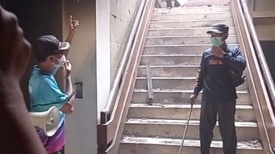 Satpol PP Imbau Warga Tidak Naik ke Lantai Dua Gedung Pemkab Kediri