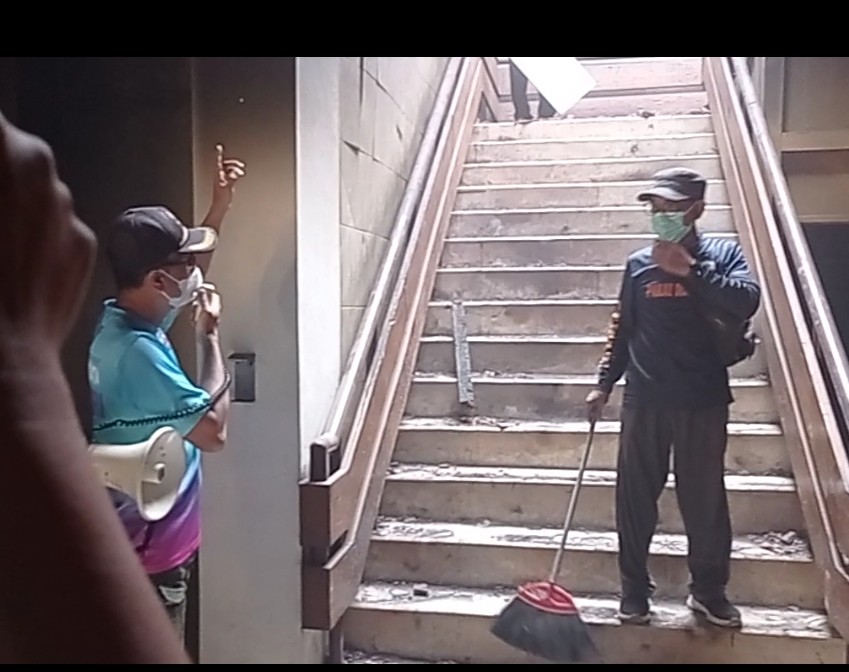 Satpol PP Imbau Warga Tidak Naik ke Lantai Dua Gedung Pemkab Kediri