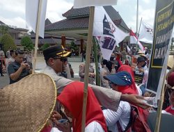 Polres Blitar Kerahkan 300 Personel Kawal Aksi Demo Hari Tani Nasional